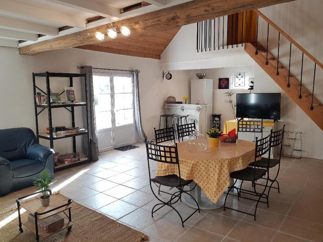 Le Grand Coudreau Bed & Breakfast Nazelles-Negron Exterior photo