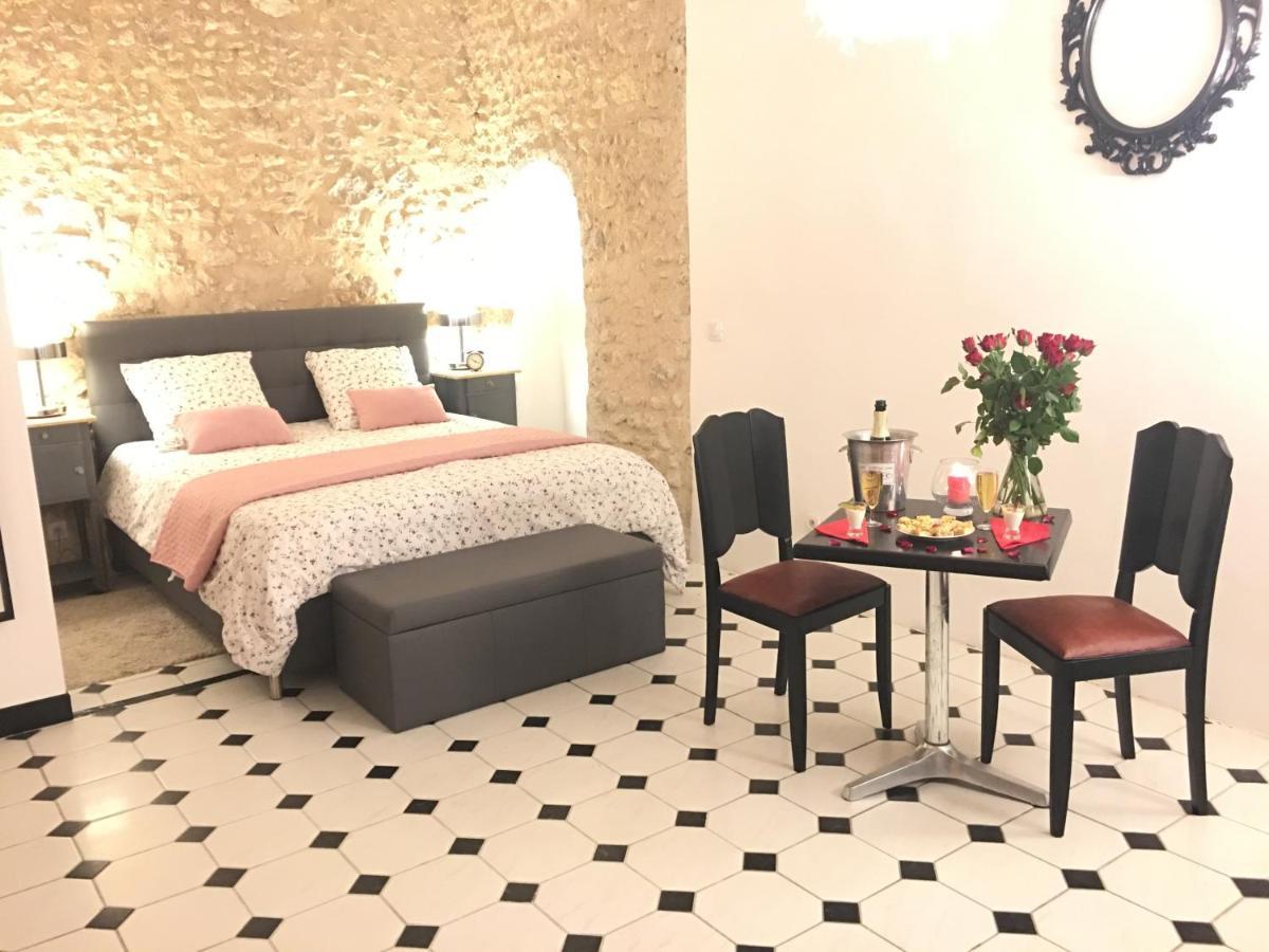 Le Grand Coudreau Bed & Breakfast Nazelles-Negron Exterior photo